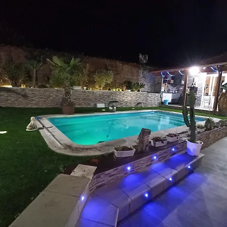 Chalet Beach & بيت للعطل *
